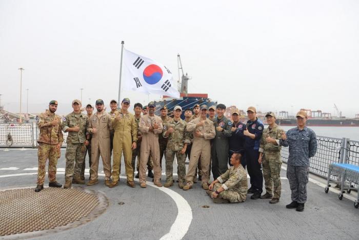 EU NAVFOR Flagship ITS DURAND DE LA PENNE & CMF RS GWANGGAETO THE GREAT crewmembers