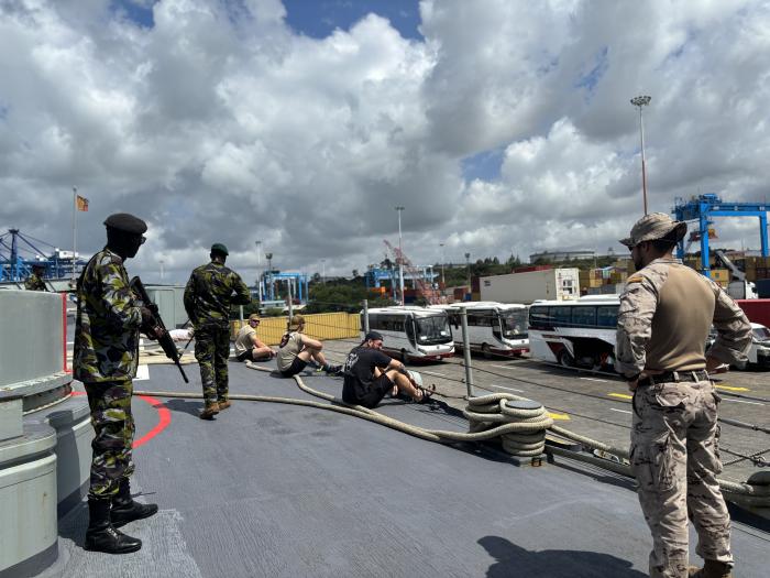 EUNAVFOR and Kenyan Navy forces conducting the activity