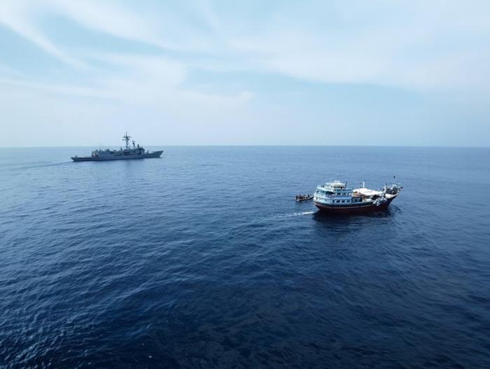 Operation ATALANTA flagship ESPS SANTA MARIA boarding team during one friendly approach