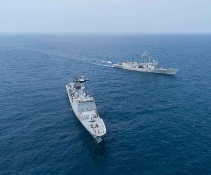 ROKS WANG GEON and ATALANTA flagship ESPS SANTA MARIA conducting the Joint activity at sea