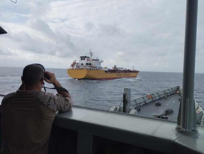 EUNAVFOR ATALANTA flagship close to the MV STOLT LARIX