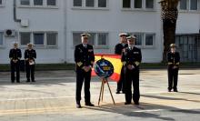 The Commander of Operation EUNAVFOR ATALANTA, Vice Admiral José María Núñez Torrente and the Commander of the Aircraft Flotilla, Captain José Emilio Regodón Gómez, with the Emblem of EUNAVFOR